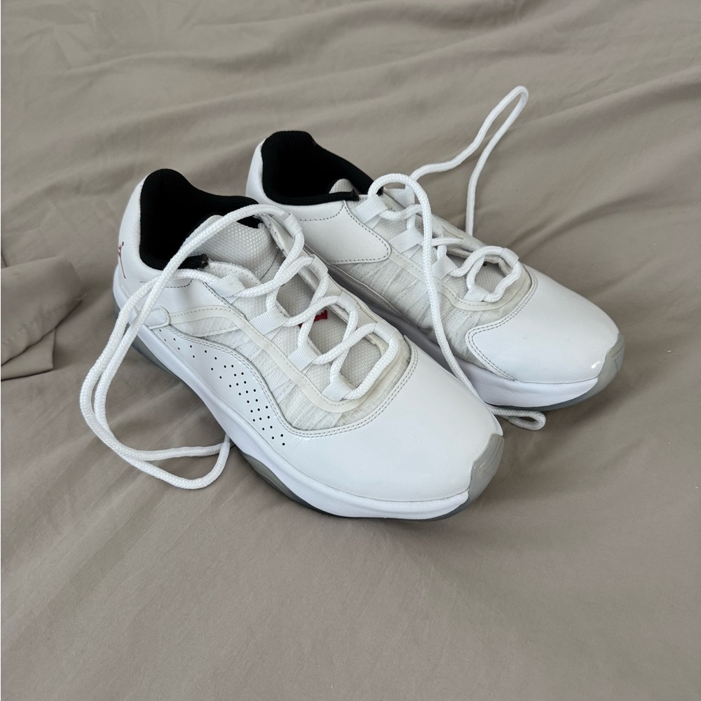 White Sneakers with Breathable Mesh and Sleek Design